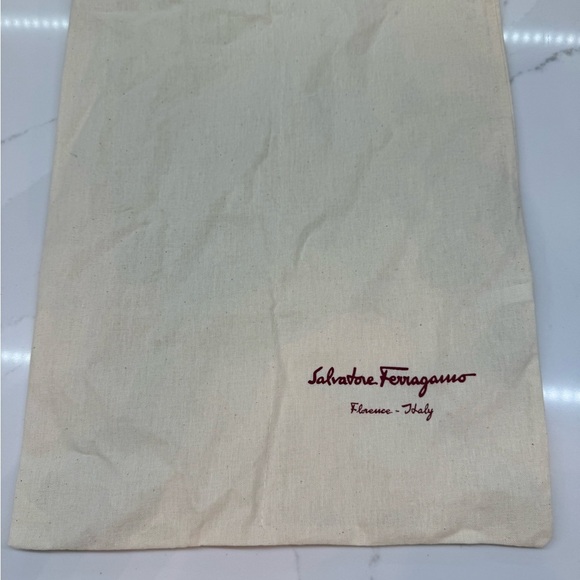 Salvatore Ferragamo Vara Pump Black Shoes Size 7 - great condition! 🇮🇹 - Picture 9 of 10